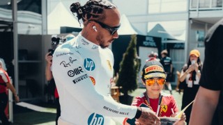 Ferrari - Hamilton ezzel magyarázza az újabb büntetését - egyre többet hibázik a Ferrarival