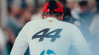 Ferrari - Rémálomszerűen alakul a Brit Nagydíj Hamilton számára – videón a jelenet