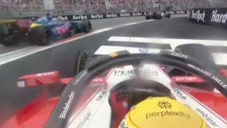 Ferrari - Egy koccanás, ami mindent vitt – fedélzeti videón Hamilton rajtja és miami rémálma