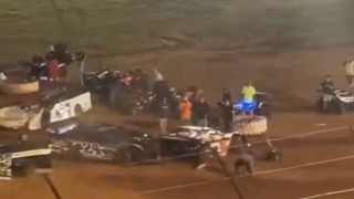 Szerelőket is elütött a feldühödött versenyző, letartóztatás és eltiltás járt érte (videó)