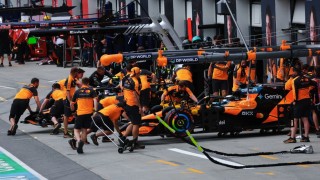 McLaren - Aggódik a McLaren az esős futam miatt, Stella szerint több csapat is komoly előnyben van