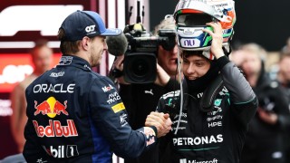 Mercedes - Ennyire jó haverok Verstappen és Antonelli - videón a jelenet