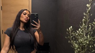Ferrari - Kim Kardashiant támadják a Monacói Nagydíj rajtrácsán történtek miatt