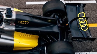 Audi - Sárgába borul az Audi Monacóban egy legendás pilóta emlékére (fotók)