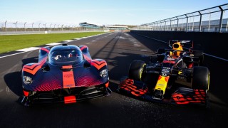 Aston Martin - Kigyulladhatnak a Newey által tervezett Aston Martin Valkyrie-ök, több példánynál is visszahívást rendeltek el