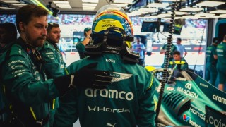 Aston Martin - A McLaren bajnoki útját követheti az Aston Martin a legújabb fejlesztésekkel