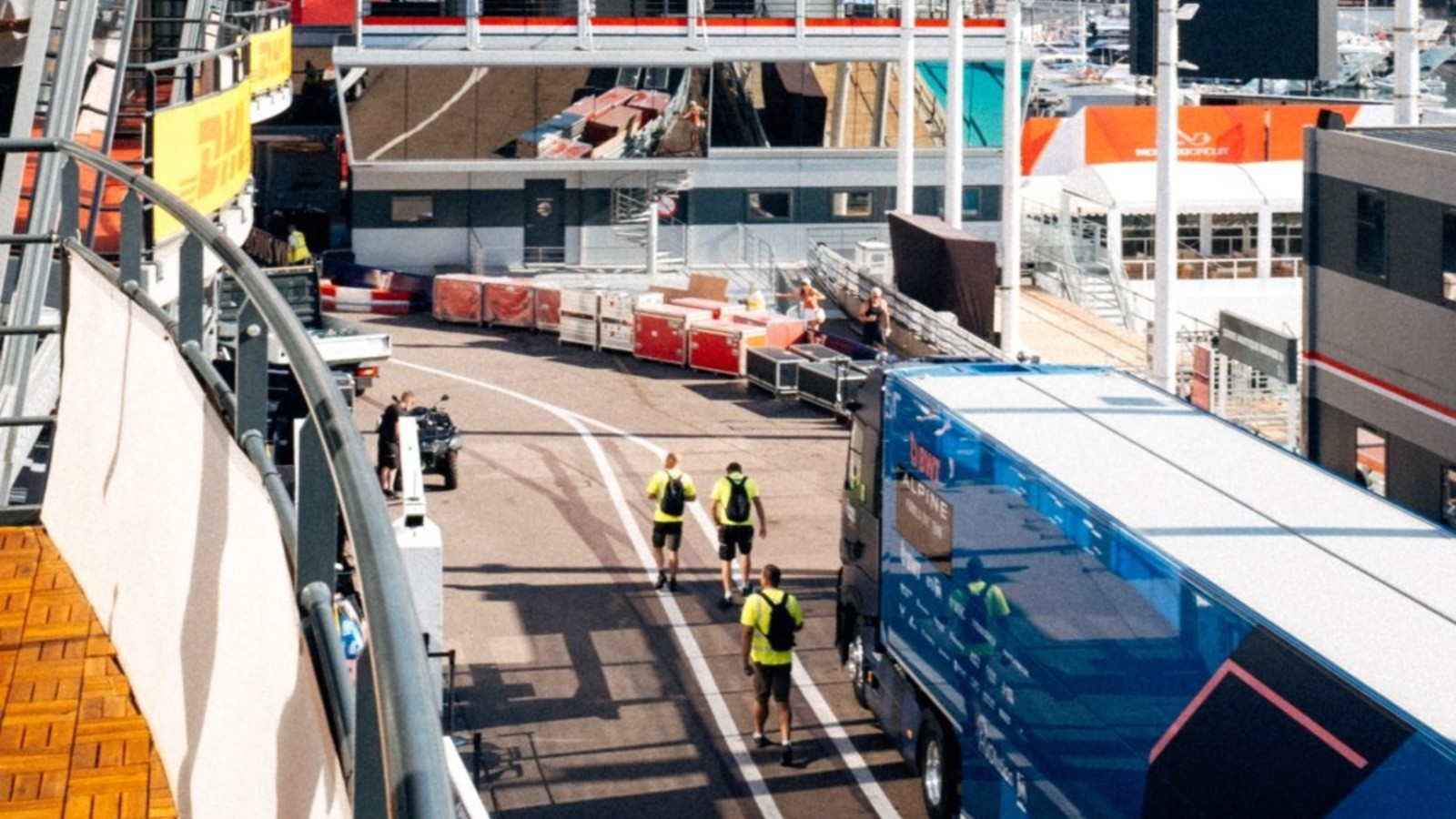 Logisztikai káosz Monacóban, az FIA belenyúlt a hétvége menetrendjébe