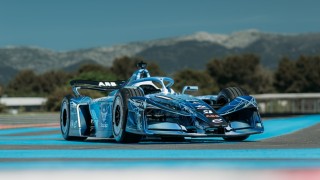 Brutális tempóval érkezik az új Formula–E autó, saját játékot is kaphat a sorozat