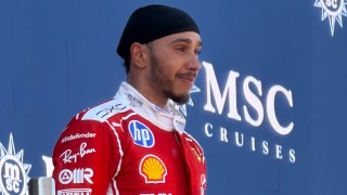 Ferrari - Titkos záradék miatt maradhat még évekig a Ferrarinál Lewis Hamilton