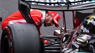 Ferrari - Kijózanító pofon után Lewis Hamilton kemény feladatot adott a Ferrarinak