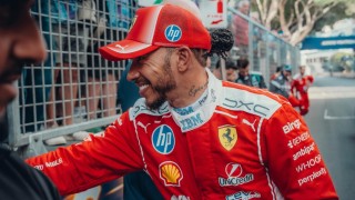 Ferrari - Hamilton könyörgött a Ferrarinak, most azonban már kezdi látni az eredményt