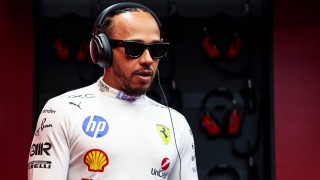 Ferrari - David Coulthard elárulta, mi tartja életben Lewis Hamilton karrierjét