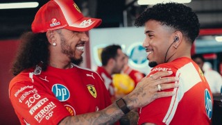 Ferrari - Hamilton szerint van egy kis gond, ugyanis semmit sem érez az új fejlesztési csomagból
