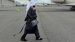 Kim Kardashian elvette Antonelli törölközőjét Monacóban, aztán jött a népharag (videó)