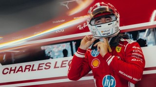 Ferrari - Váratlan pofont osztott ki Leclerc Hamiltonnak az időmérős körével a Brit Nagydíjon