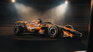McLaren - Feketébe öltözik a McLaren a történelmi monacói hétvégére