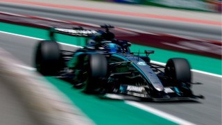 Mercedes - Komoly motorhibáktól tartanak a Mercedes partnerei Ausztriában