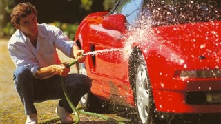 Kalapács alá kerül Ayrton Senna imádott szupersportautója, csillagászati összeget kérnek a ritkaságért