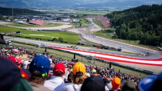 Red Bull Racing - Mentőhelikopterrel vittek kórházba egy pályabírót az Osztrák Nagydíjról