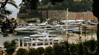 Váratlanul megjelent a Netflix egyik legnagyobb sztárja az F1-es Monacói Nagydíjon (videó)
