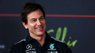 Mercedes - Politikai mocsártól félti a száguldó cirkuszt a Mercedes főnöke