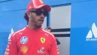 Ferrari - Hamilton lecserélte a rollert – egészen váratlan módon gurult be a Belga Nagydíjra