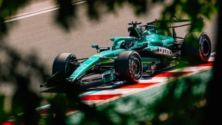 Aston Martin - Fordulat Mogyoródon, váratlan dicséretet kapott az Aston Martin