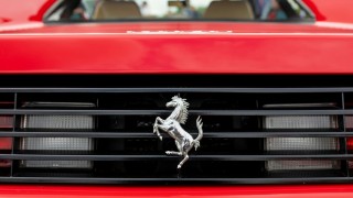 Videón Fernando Alonso egészen elképesztő Ferrarija – maga az elegancia