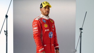 Ferrari - Kamerákon kívül bukott le a rendkívül csalódott Lewis Hamilton