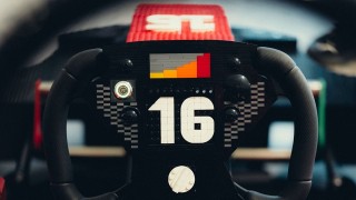 Ferrari - Újabb őrült jelenetek kerültek elő a Brit Nagydíjról - Leclerc sem hagyta magát
