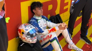 Racing Bulls - Meglepetés Silverstone-ban, ismét kikapott a rutinosabb pilóta a házon belüli csatában