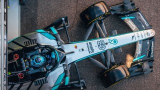 Mercedes - Komoly leckét kapott Hamiltontól Russell a Mercedesnél