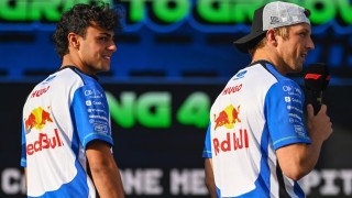 Racing Bulls - Elképesztő gyűlölethullám árasztotta el az F1-es pilóta mobilját a mexikói balhé után