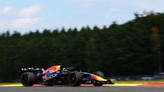 A régi szárnnyal is Verstappen diktálta a tempót Spában, Ferrari 2-3 az első szabadedzésen