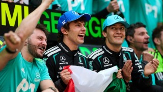 Mercedes - Russell dühöng a hiba miatt, a Mercedes mégis megvétózza a megoldást