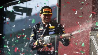 Red Bull Racing - Váratlan fordulat Max Verstappen szerződéshosszabbítási ügyében