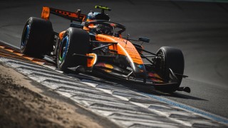 Norris pazar előzéssel nyerte meg a kaotikus zandvoorti futamot
