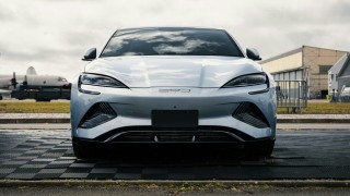 Elképesztő töltési sebességgel forgatja fel a villanyautók piacát a BYD