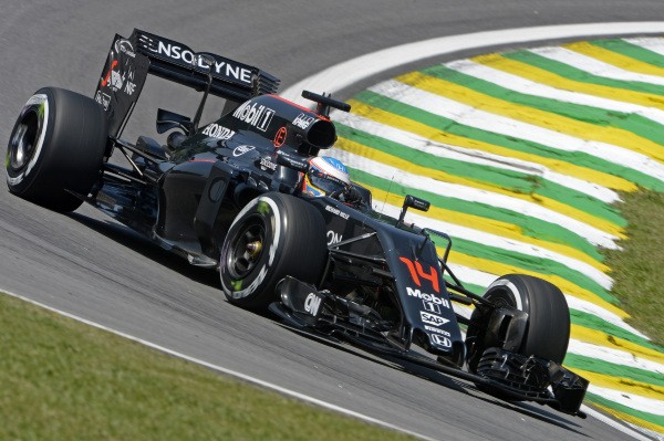  - Komoly váddal illette Button Fernando Alonsót