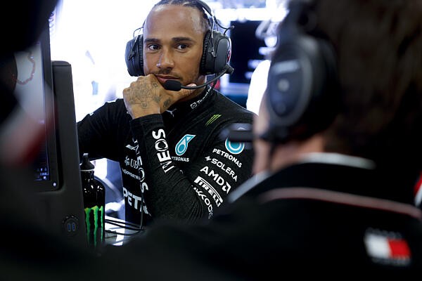 - Változás a Mercedesnél, Hamilton reméli, találnak "valamilyen trükköt" az előrejutáshoz