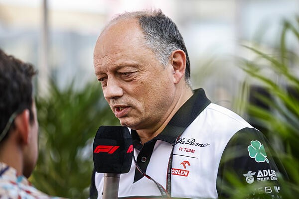 Ki nem találnád, kivel futott össze a Ferrari csapatfőnöke! (kép)