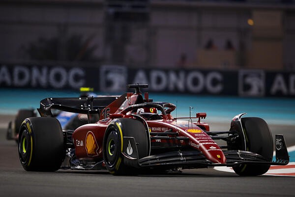 és  - Bivalyerős motorral érkezik a Ferrari 2023-ban – sajtóhír