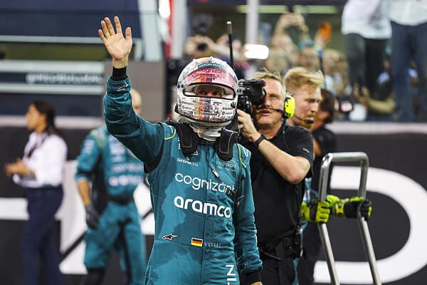 - Vettel "az utolsó pillanatig profi volt" az Aston Martinnál