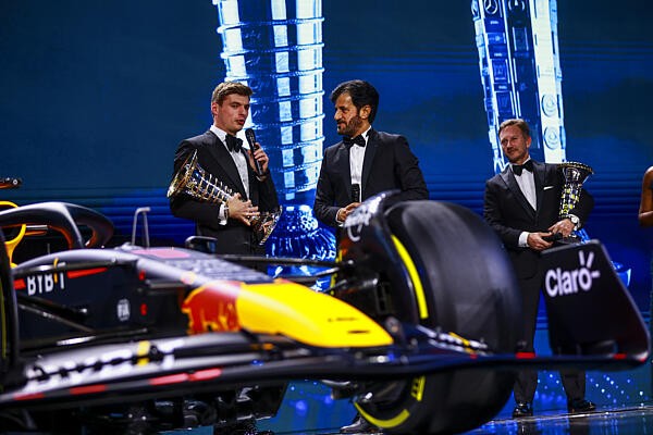  - Verstappen üzent a Mercedesnek: ha valaki elszúrta az autóját, évekbe telhet, mire kijavítja