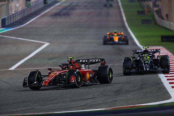 - „Sosem lehet kizárni, hogy Hamilton a Ferrarihoz igazol”