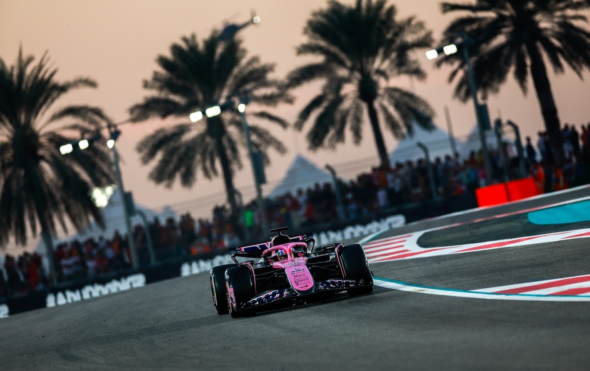 Még egy kört sem ment, de már veszélyben az F1-es újonc helye?