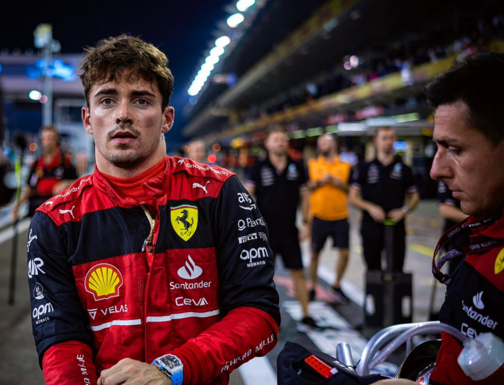 - Binotto akkor játszotta el a bizalmat, amikor ujjal mutogatott Leclerc-nek?